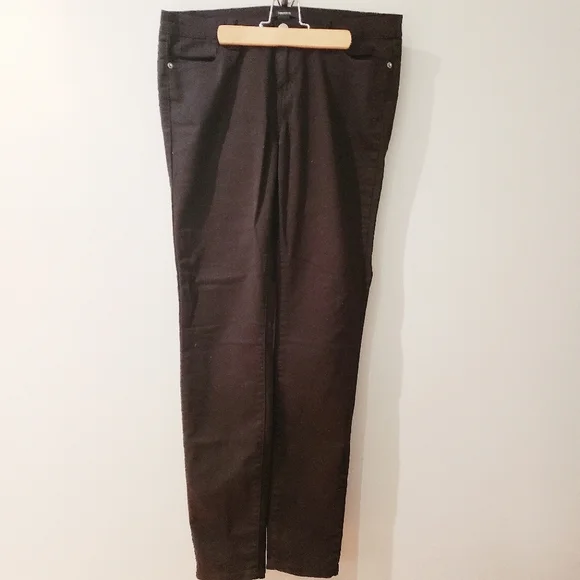 Forever 21 Black Skinny Jeans - Picture 3 of 5